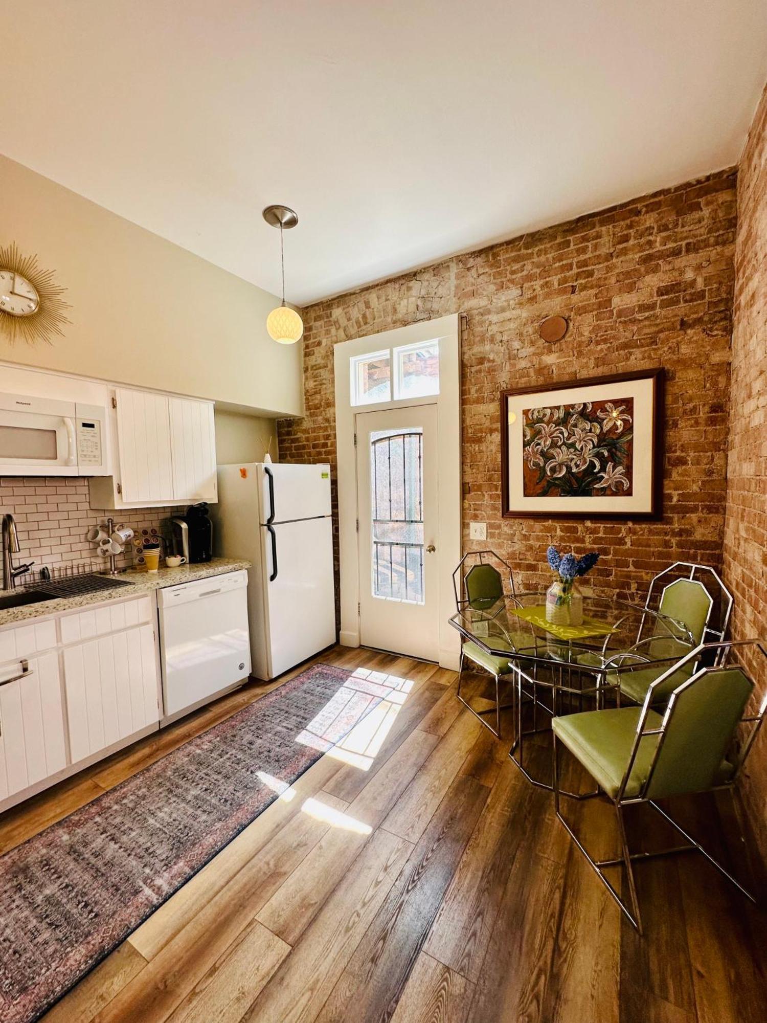 Bisbee Brownstone Suites Esterno foto