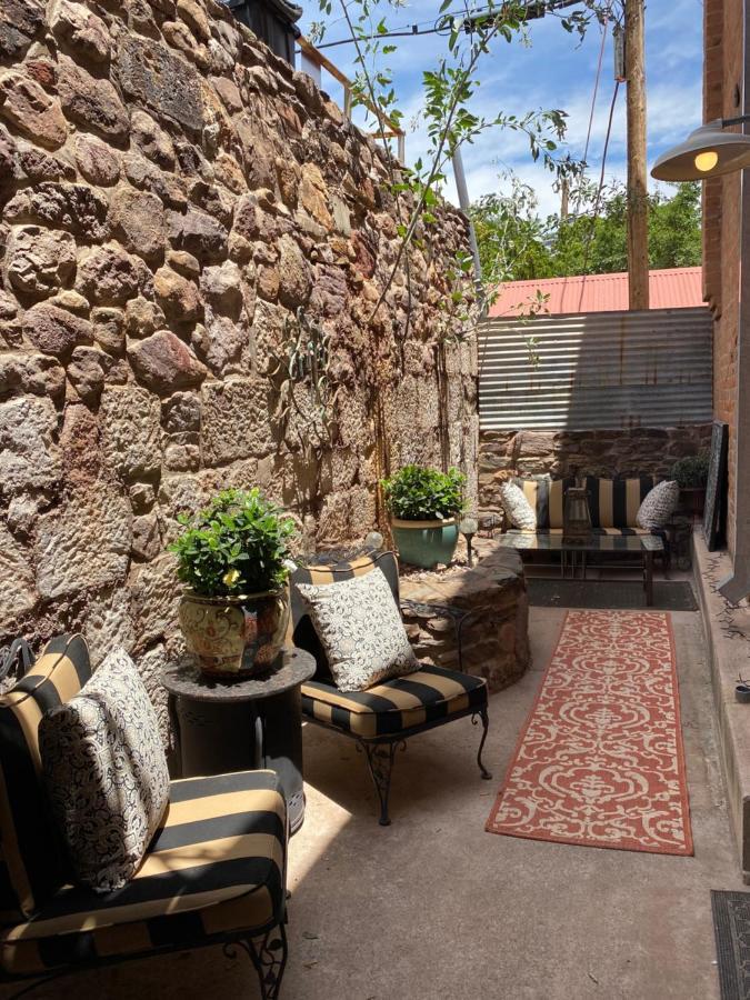 Bisbee Brownstone Suites Esterno foto